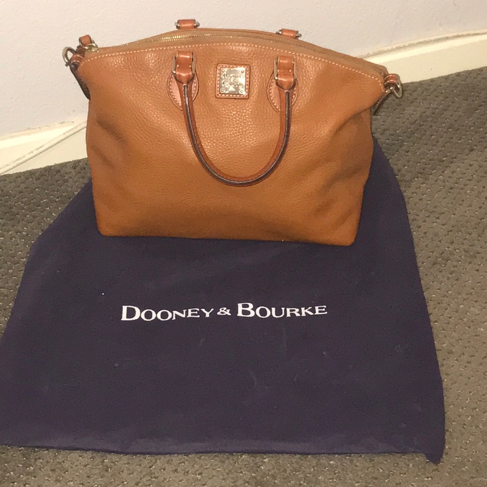 Beautiful pebble Dooney & Bourke large satchel crossbody